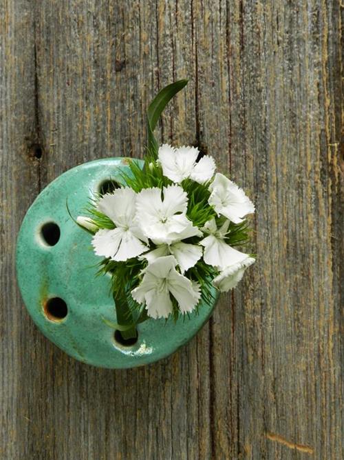 WHITE DIANTHUS BALL